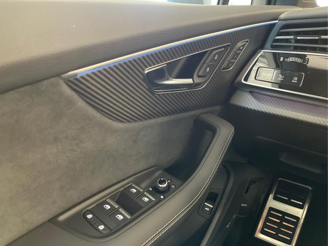 Audi / SQ7 / Schwarz / / / Nachtsicht+Fahrwerkspaket