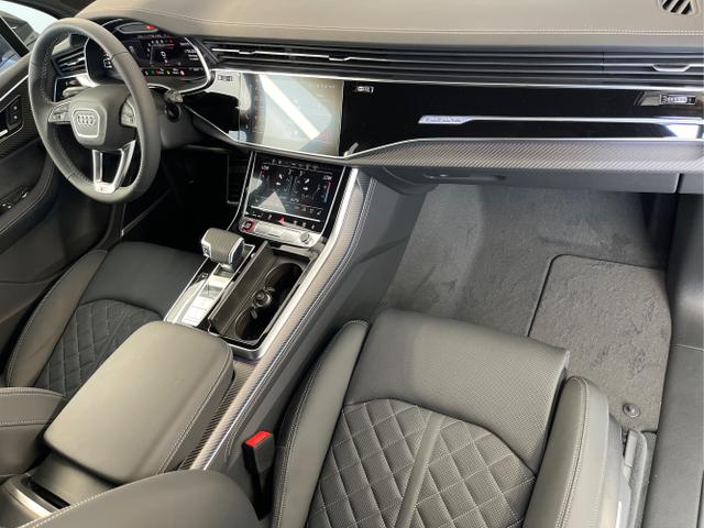 Audi / SQ7 / Schwarz / / / Nachtsicht+Fahrwerkspaket