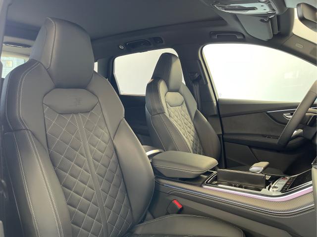 Audi / SQ7 / Schwarz / / / Nachtsicht+Fahrwerkspaket
