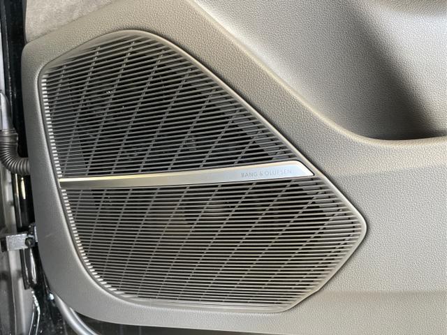 Audi / SQ7 / Schwarz / / / Nachtsicht+Fahrwerkspaket