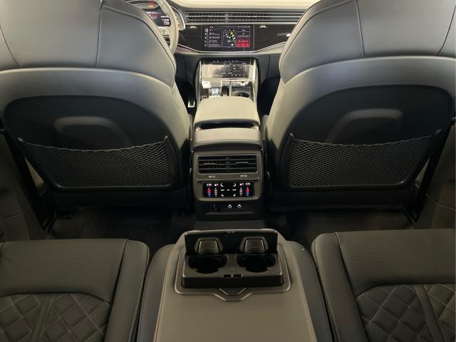 Audi / SQ7 / Schwarz / / / Nachtsicht+Fahrwerkspaket