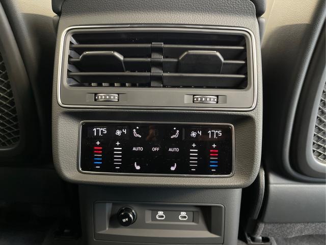 Audi / SQ7 / Schwarz / / / Nachtsicht+Fahrwerkspaket