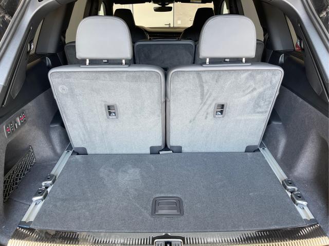 Audi / SQ7 / Schwarz / / / Nachtsicht+Fahrwerkspaket