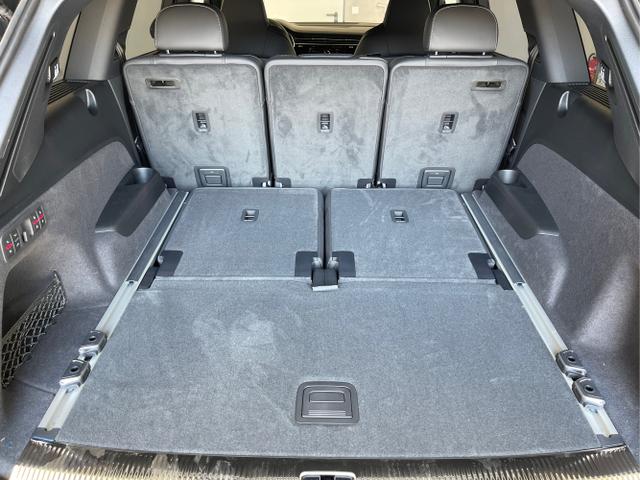 Audi / SQ7 / Schwarz / / / Nachtsicht+Fahrwerkspaket
