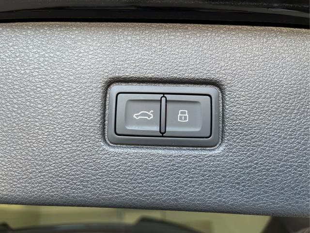 Audi / SQ7 / Schwarz / / / Nachtsicht+Fahrwerkspaket
