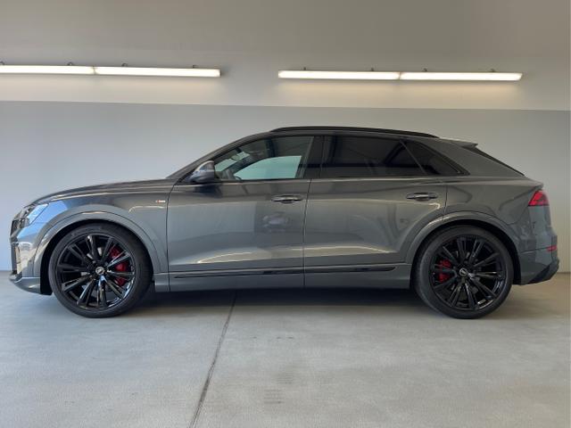 Audi / Q8 / Grau / / / S line STHZ+Pano+AHK+HUD