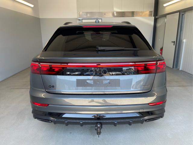 Audi / Q8 / Grau / / / S line STHZ+Pano+AHK+HUD