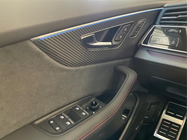 Audi / Q8 / Grau / / / S line STHZ+Pano+AHK+HUD
