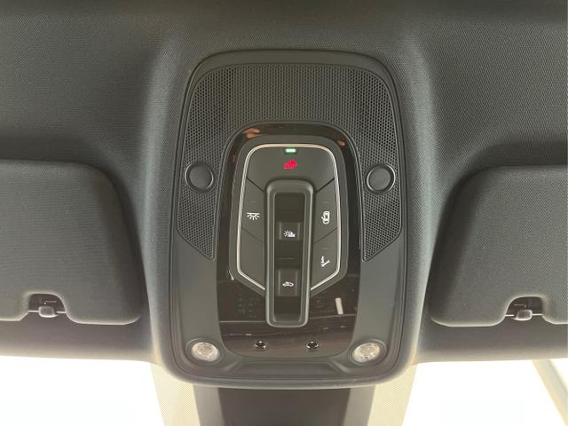 Audi / Q8 / Grau / / / S line STHZ+Pano+AHK+HUD