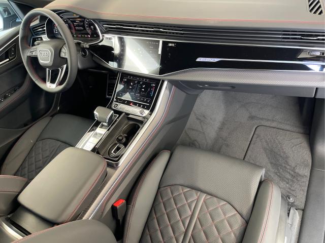 Audi / Q8 / Grau / / / S line STHZ+Pano+AHK+HUD