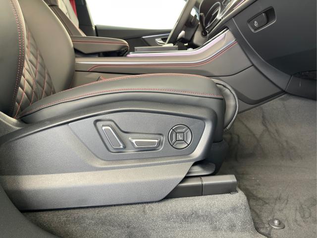 Audi / Q8 / Grau / / / S line STHZ+Pano+AHK+HUD