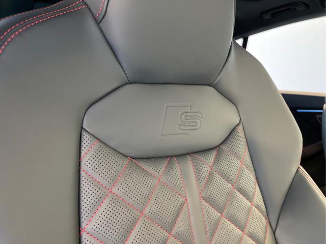 Audi / Q8 / Grau / / / S line STHZ+Pano+AHK+HUD