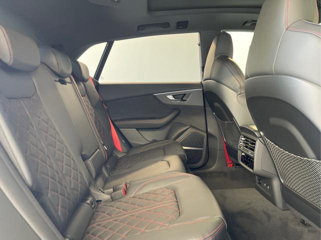 Audi / Q8 / Grau / / / S line STHZ+Pano+AHK+HUD