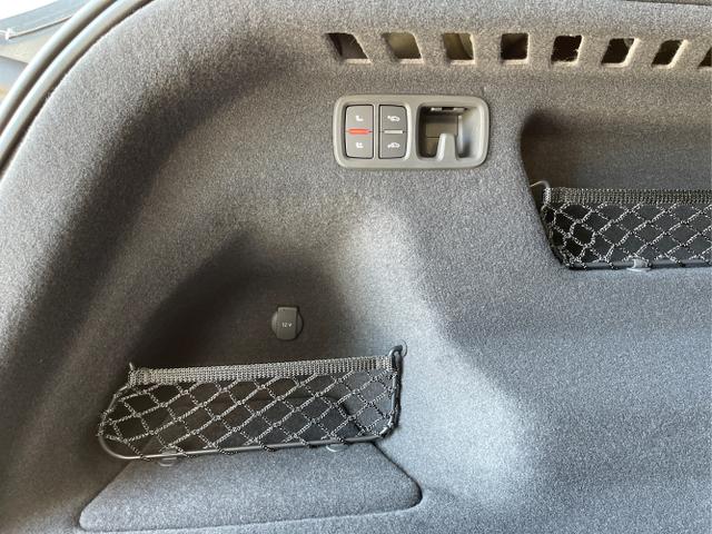 Audi / Q8 / Grau / / / S line STHZ+Pano+AHK+HUD