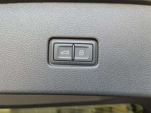 Audi / Q8 / Grau / / / S line STHZ+Pano+AHK+HUD