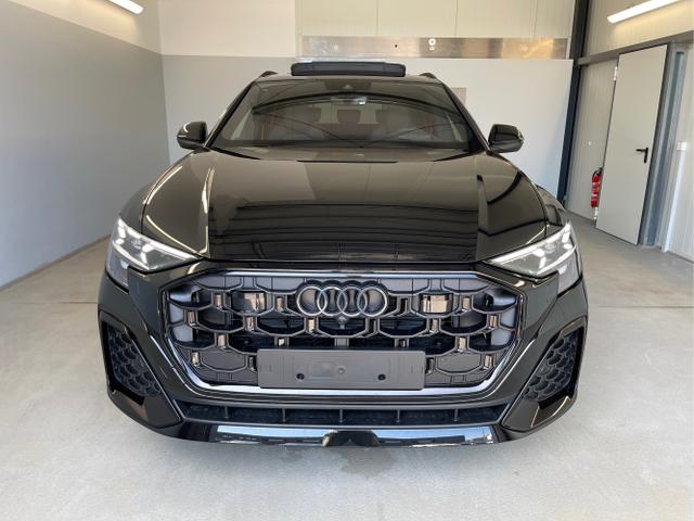 Audi / Q8 / Schwarz / / / S line STHZ+Pano+AHK+HUD