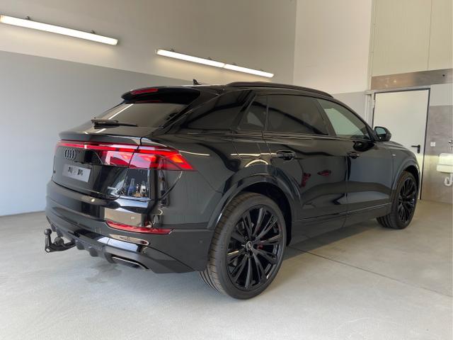 Audi / Q8 / Schwarz / / / S line STHZ+Pano+AHK+HUD