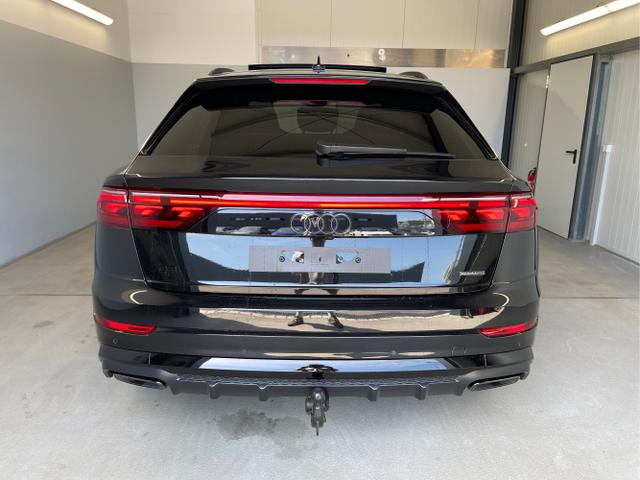 Audi / Q8 / Schwarz / / / S line STHZ+Pano+AHK+HUD