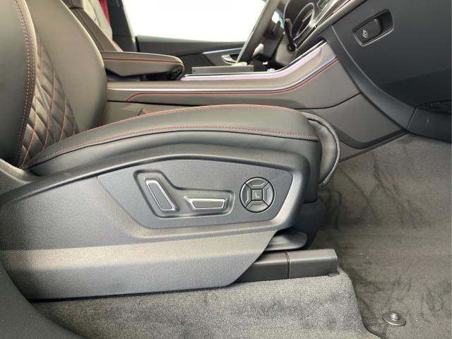 Audi / Q8 / Schwarz / / / S line STHZ+Pano+AHK+HUD