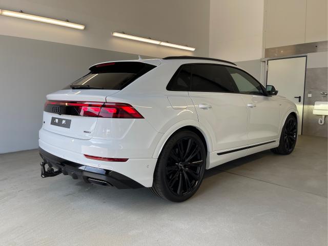 Audi / Q8 / Weiß / / / S line STHZ+Pano+AHK+HUD