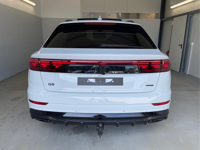 Audi / Q8 / Weiß / / / S line STHZ+Pano+AHK+HUD