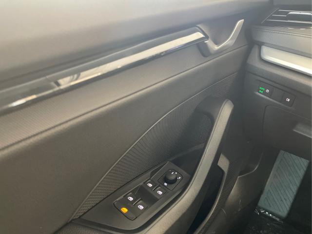Skoda / Octavia Combi / Grau / / / DSG AHK+Sitzheizung+App Connect