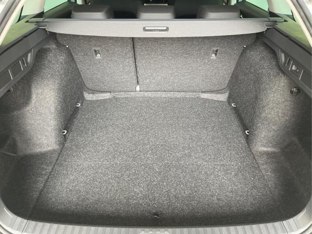Skoda / Octavia Combi / Grau / / / DSG AHK+Sitzheizung+App Connect
