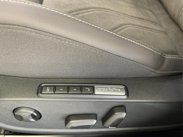 Volkswagen / Golf / Grau / / / eHybrid IQ.Light+Navi+Travel Assist
