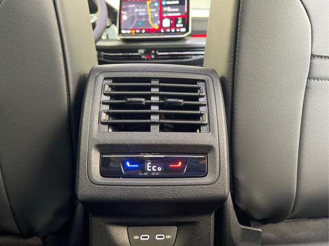 Volkswagen / Golf / Grau / / / eHybrid IQ.Light+Navi+Travel Assist
