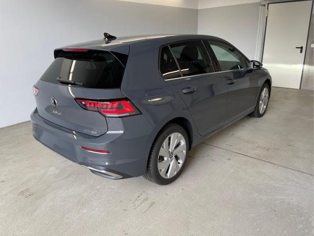 Volkswagen / Golf / Grau / / / eHybrid IQ.Light+Navi+Travel Assist