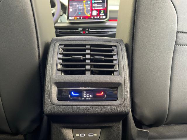 Volkswagen / Golf / Grau / / / eHybrid IQ.Light+Navi+Travel Assist