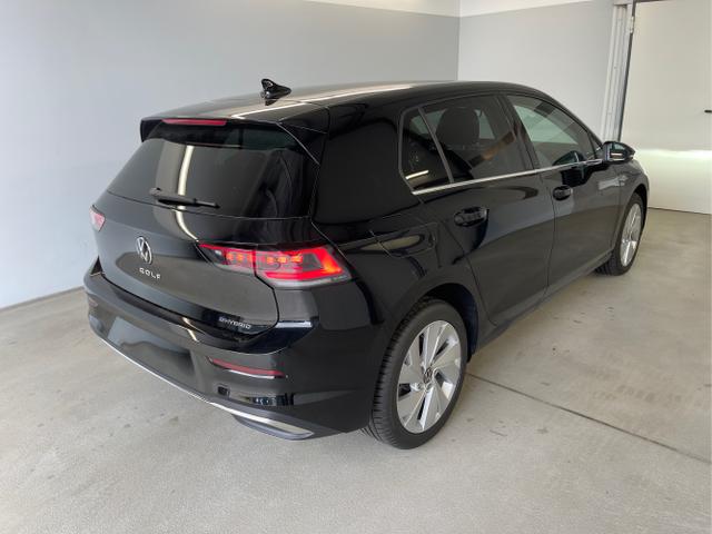 Volkswagen / Golf / Schwarz / / / eHybrid IQ.Light+Navi+Travel Assist