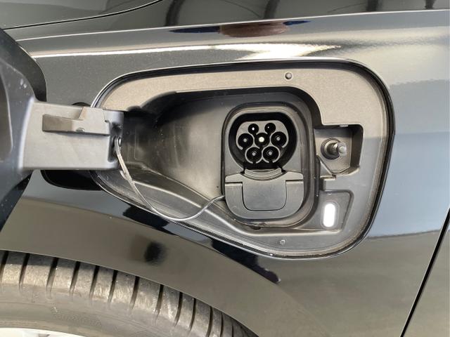 Volkswagen / Golf / Schwarz / / / eHybrid IQ.Light+Navi+Travel Assist