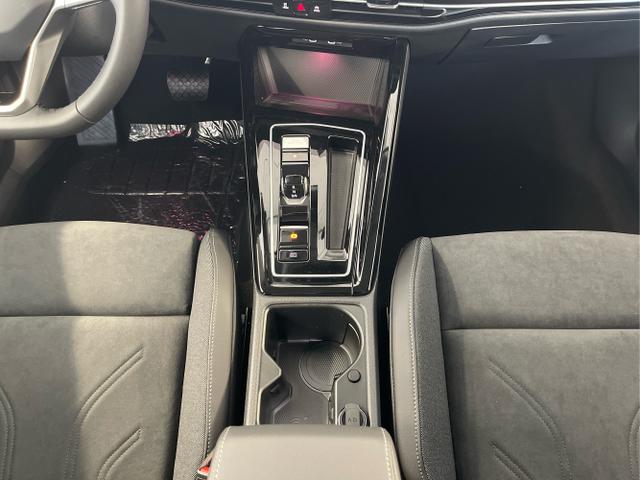 Volkswagen / Golf / Schwarz / / / eHybrid IQ.Light+Navi+Travel Assist
