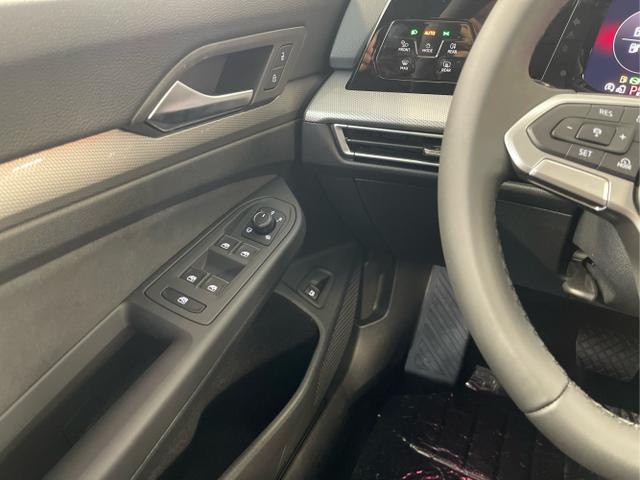 Volkswagen / Golf / Schwarz / / / eHybrid IQ.Light+Navi+Travel Assist