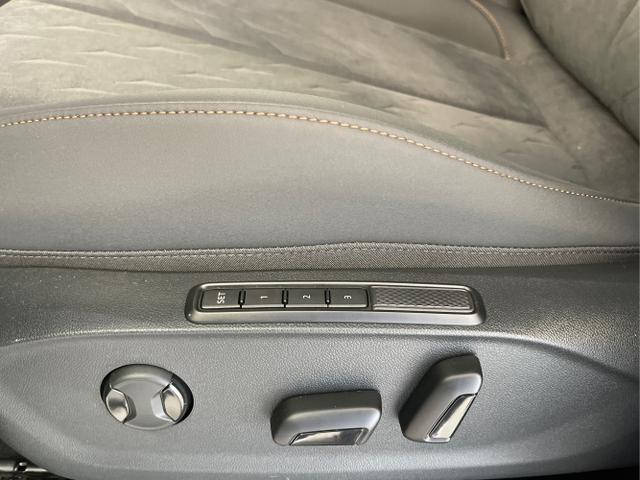 Cupra / Terramar / Schwarz / / / 4Drive Pano+AKEBONO+Matrix+AHK+Stdhz+20 Zoll