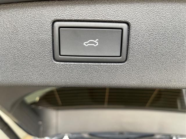 Volkswagen / Tiguan / Grau / / / 150PS DSG 360°Kamera+IQ.Light