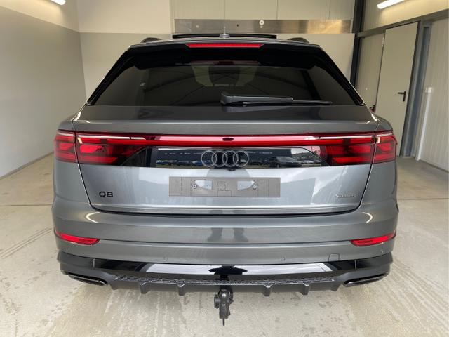 Audi / Q8 / Grau / / / S line STHZ+Pano+AHK+HUD