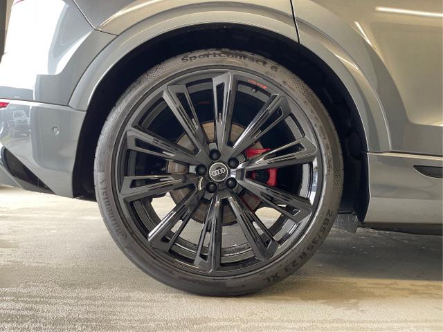 Audi / Q8 / Grau / / / S line STHZ+Pano+AHK+HUD
