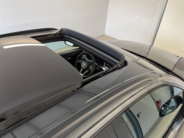 Audi / Q8 / Grau / / / S line STHZ+Pano+AHK+HUD