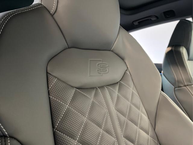 Audi / Q8 / Schwarz / / / S line STHZ+Pano+AHK+HUD