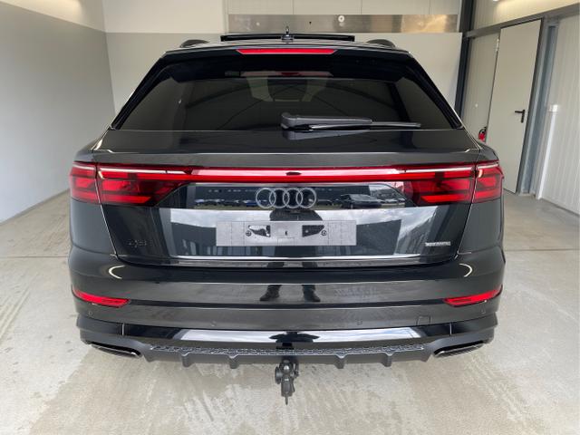 Audi / Q8 / Schwarz / / / S line STHZ+Pano+AHK+HUD