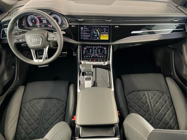 Audi / Q8 / Schwarz / / / S line STHZ+Pano+AHK+HUD