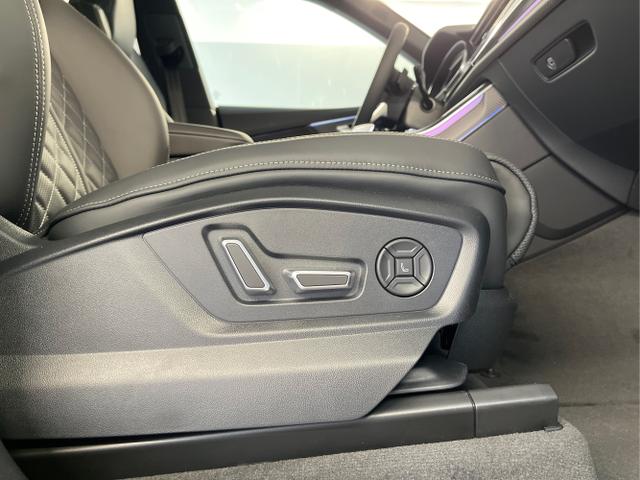 Audi / Q8 / Schwarz / / / S line STHZ+Pano+AHK+HUD