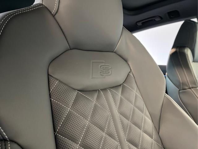 Audi / Q8 / Schwarz / / / S line STHZ+Pano+AHK+HUD