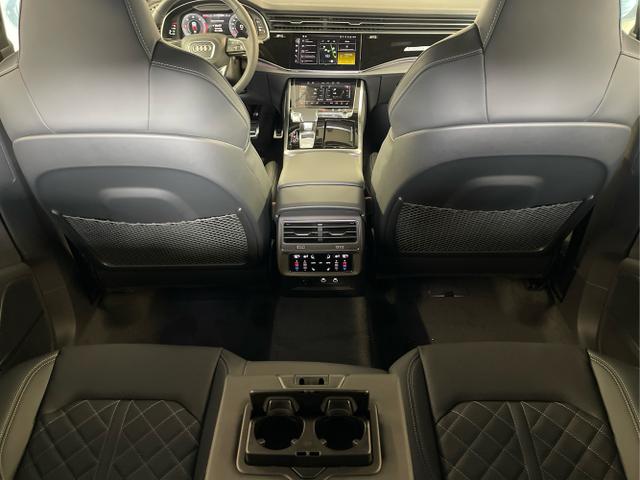Audi / Q8 / Schwarz / / / S line STHZ+Pano+AHK+HUD