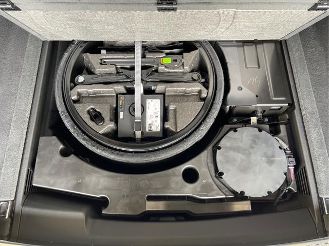 Audi / Q8 / Schwarz / / / S line STHZ+Pano+AHK+HUD