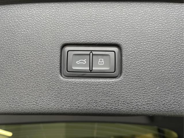 Audi / Q8 / Schwarz / / / S line STHZ+Pano+AHK+HUD