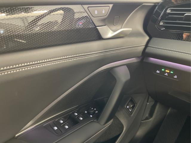 Volkswagen / Tiguan / Grau / / / 204PS DSG eHybrid IQ.Light+Navi