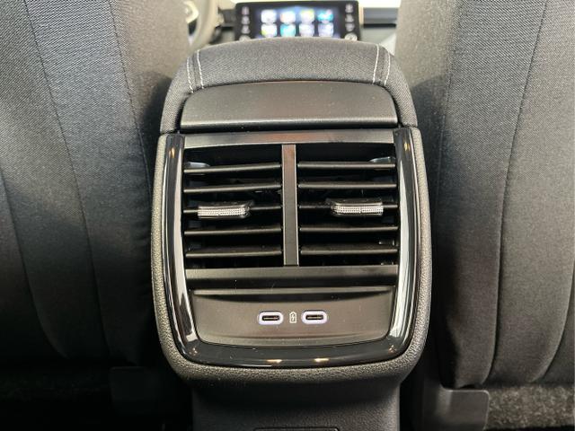 Skoda / KAMIQ / Weiß / / / 115PS AHK+Kessy